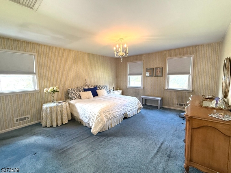 40 Oval Rd
