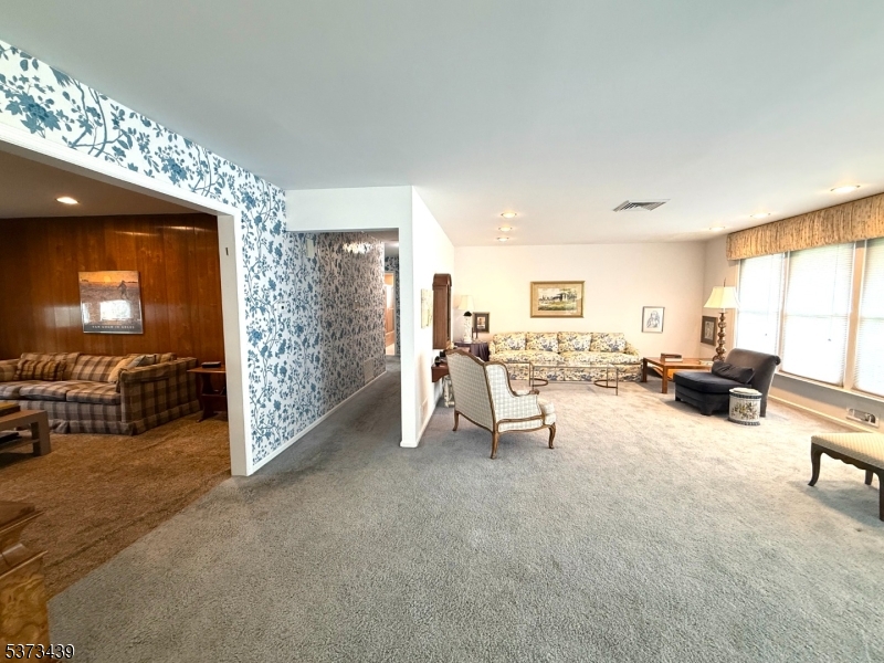 40 Oval Rd