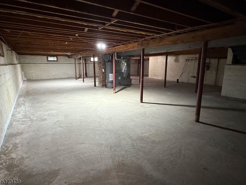 40 Oval Rd