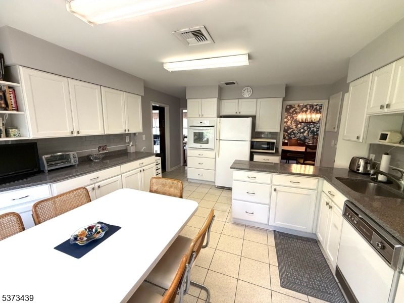 40 Oval Rd