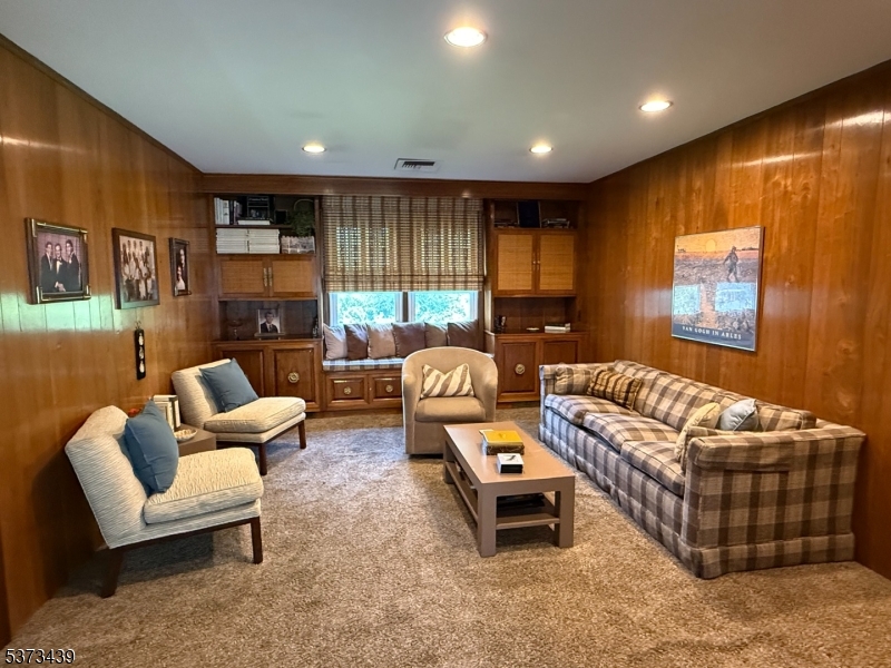 40 Oval Rd