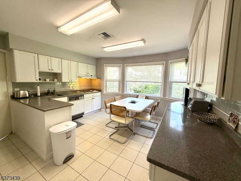 40 Oval Rd