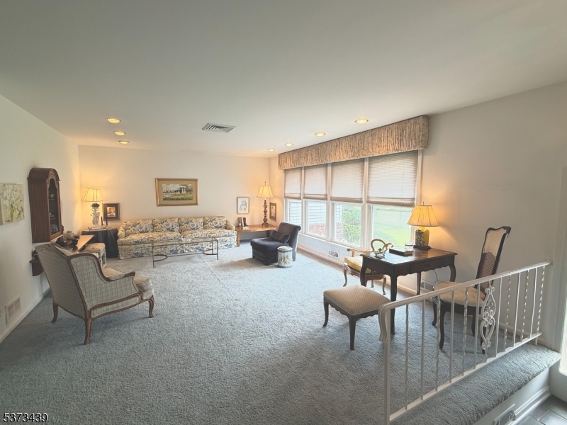 40 Oval Rd