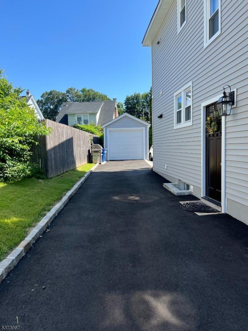 20 Van Dyke Pl