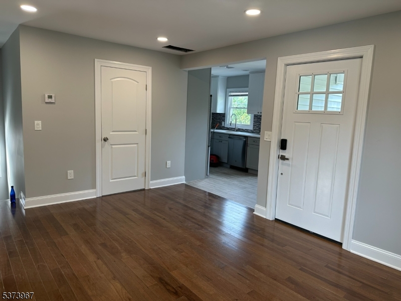 20 Van Dyke Pl