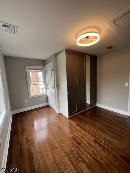 20 Van Dyke Pl