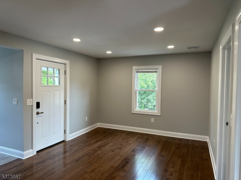 20 Van Dyke Pl