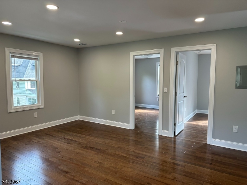 20 Van Dyke Pl