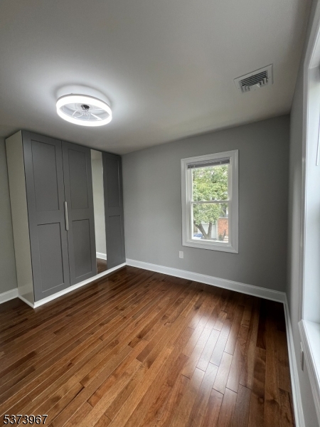 20 Van Dyke Pl