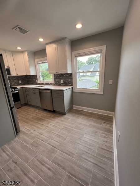 20 Van Dyke Pl