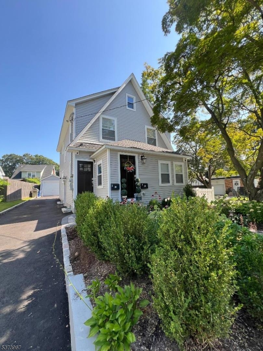 20 Van Dyke Pl