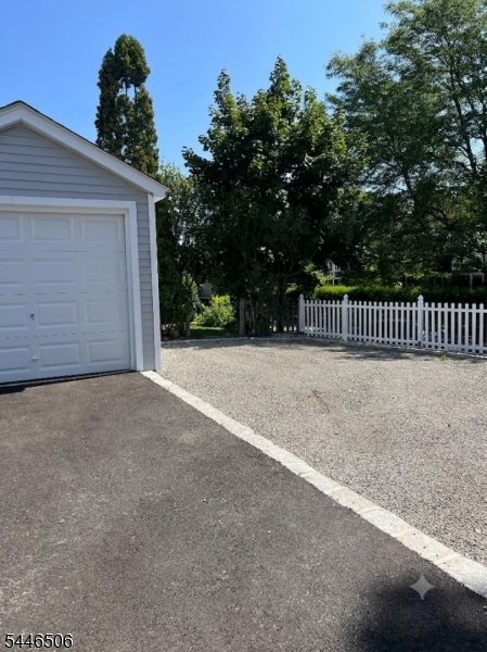 20 Van Dyke Pl 2