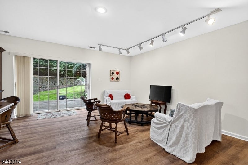 6 Palmer Ct