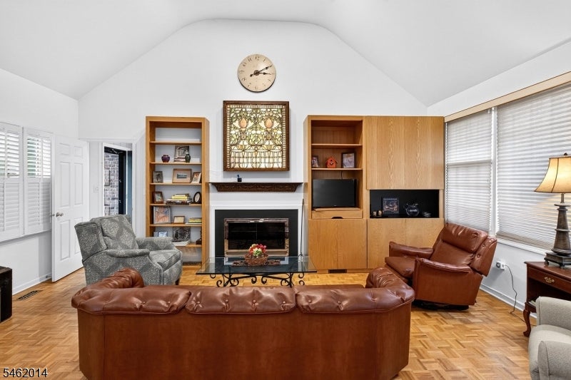 6 Palmer Ct