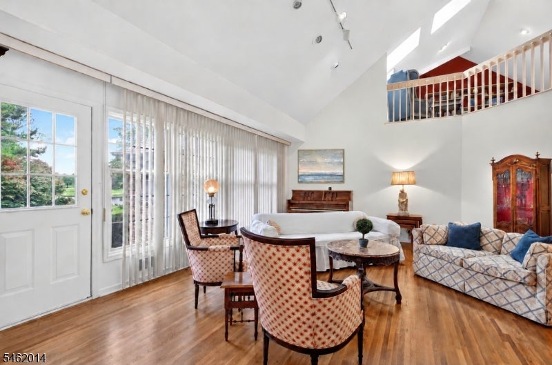 6 Palmer Ct