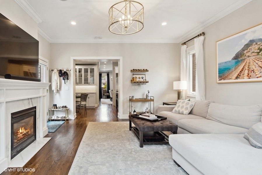 2021 W MOFFAT Street