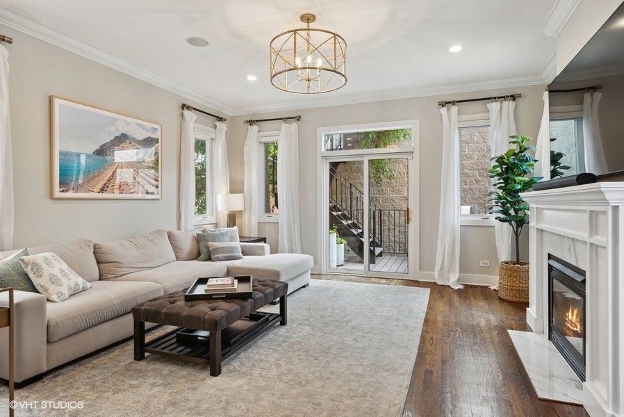 2021 W MOFFAT Street