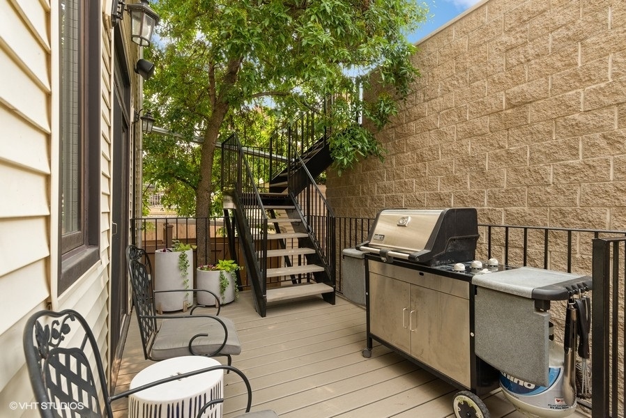 2021 W MOFFAT Street