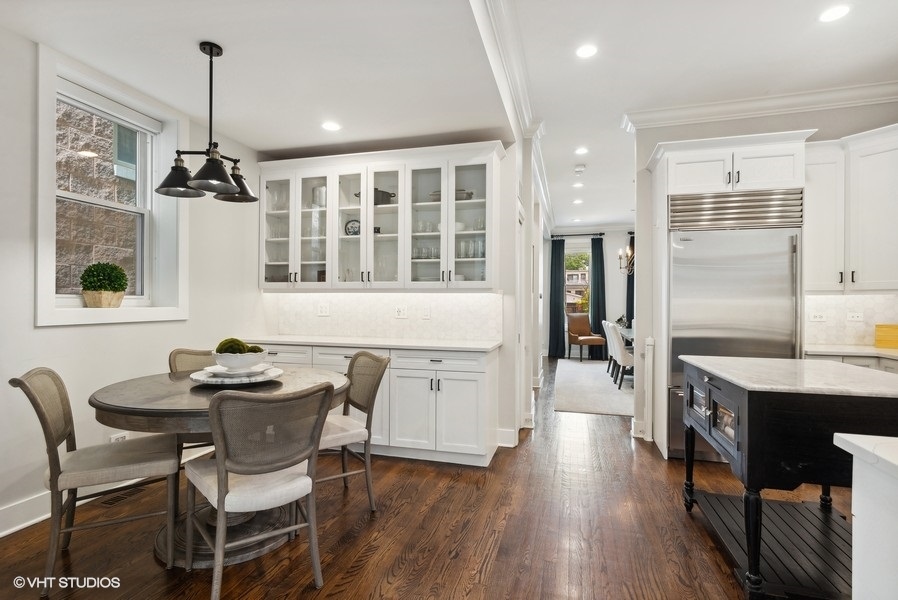 2021 W MOFFAT Street