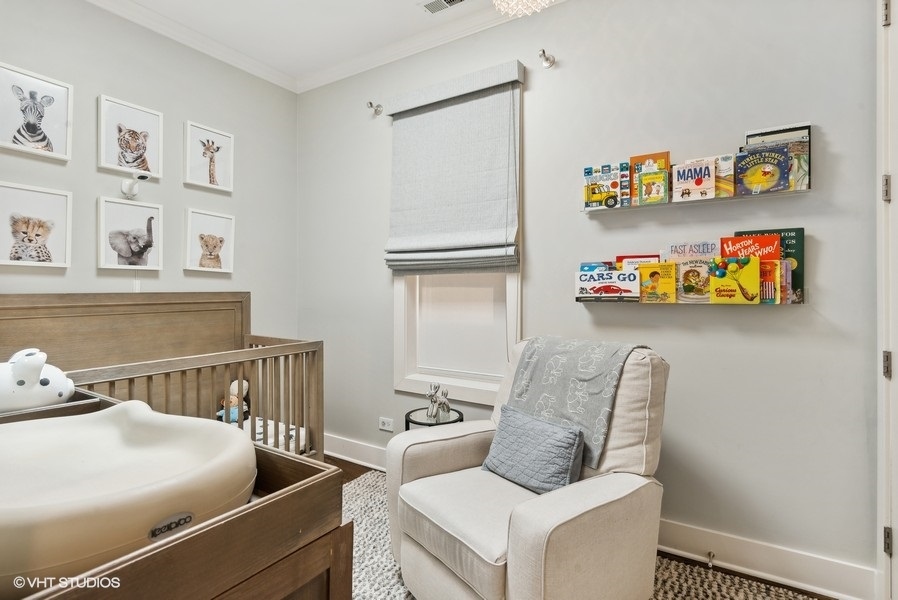 2021 W MOFFAT Street