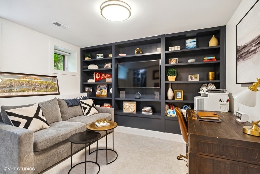 2021 W MOFFAT Street