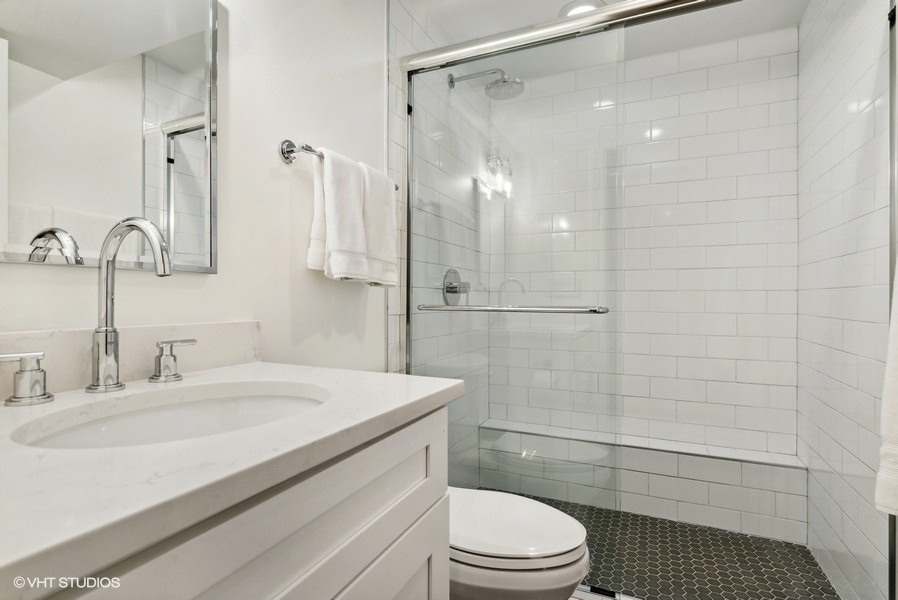 2021 W MOFFAT Street