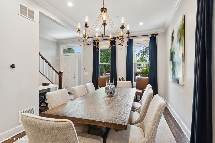 2021 W MOFFAT Street