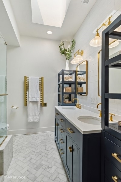 2021 W MOFFAT Street