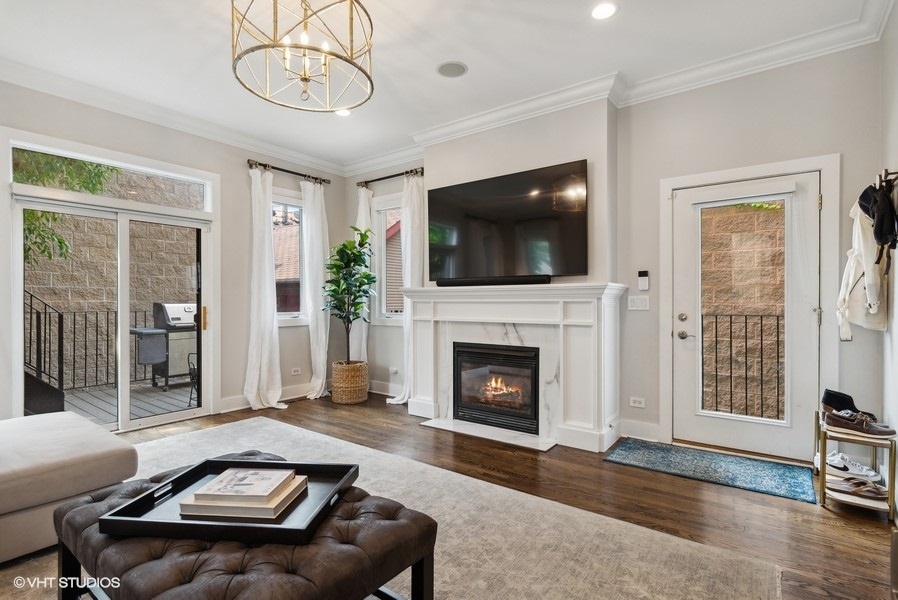 2021 W MOFFAT Street