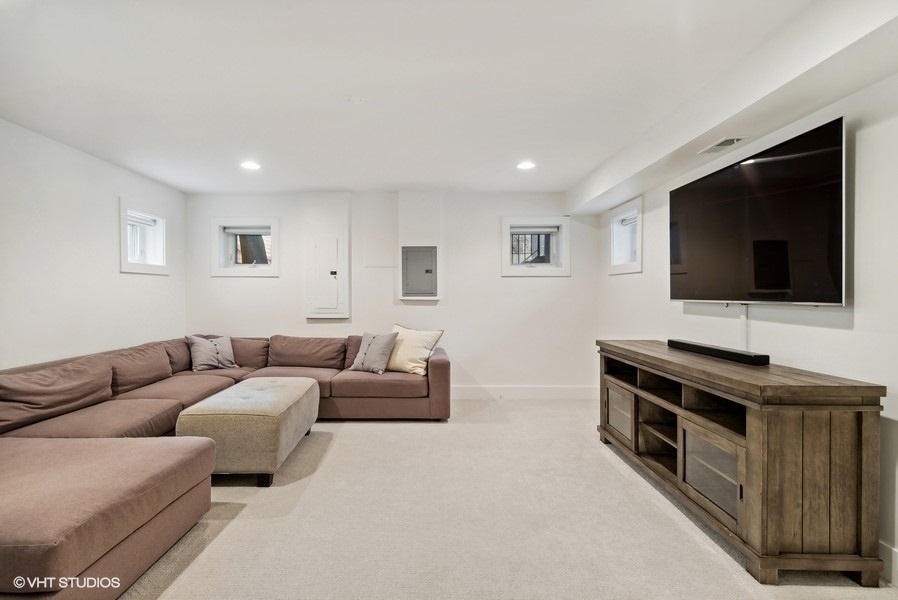 2021 W MOFFAT Street