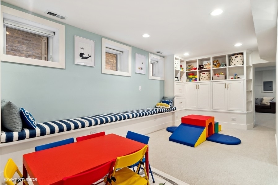 2021 W MOFFAT Street