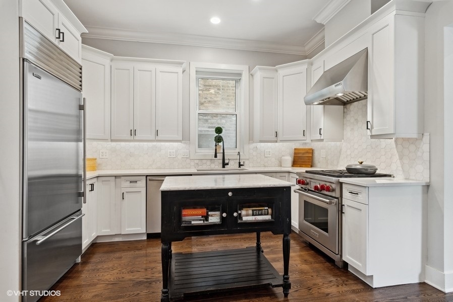 2021 W MOFFAT Street