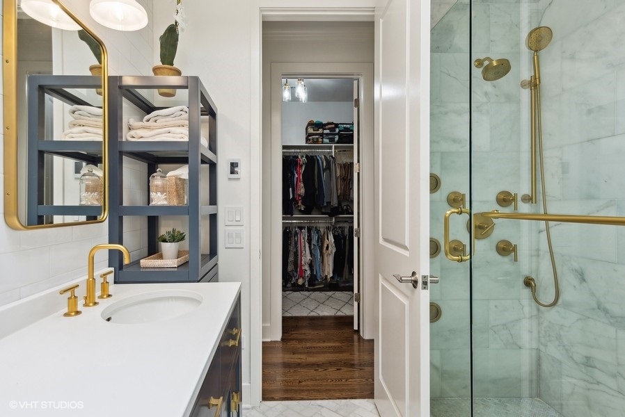 2021 W MOFFAT Street