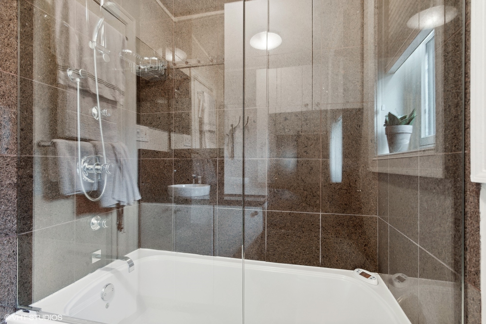 1255 N STATE Parkway Unit: 9J