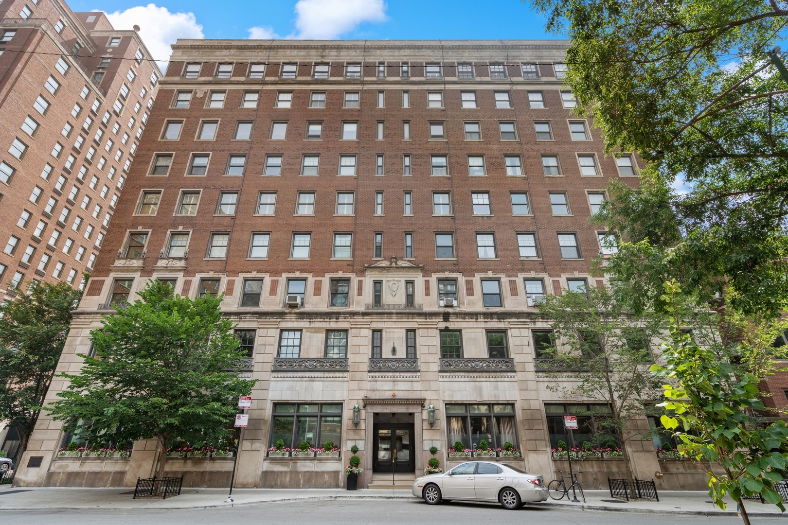 1255 N STATE Parkway Unit: 9J