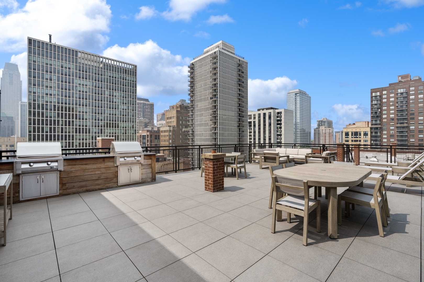 1255 N STATE Parkway Unit: 9J