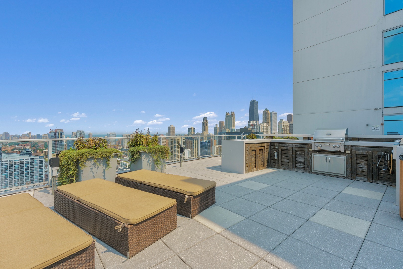 303 W Ohio Street Unit: 2903