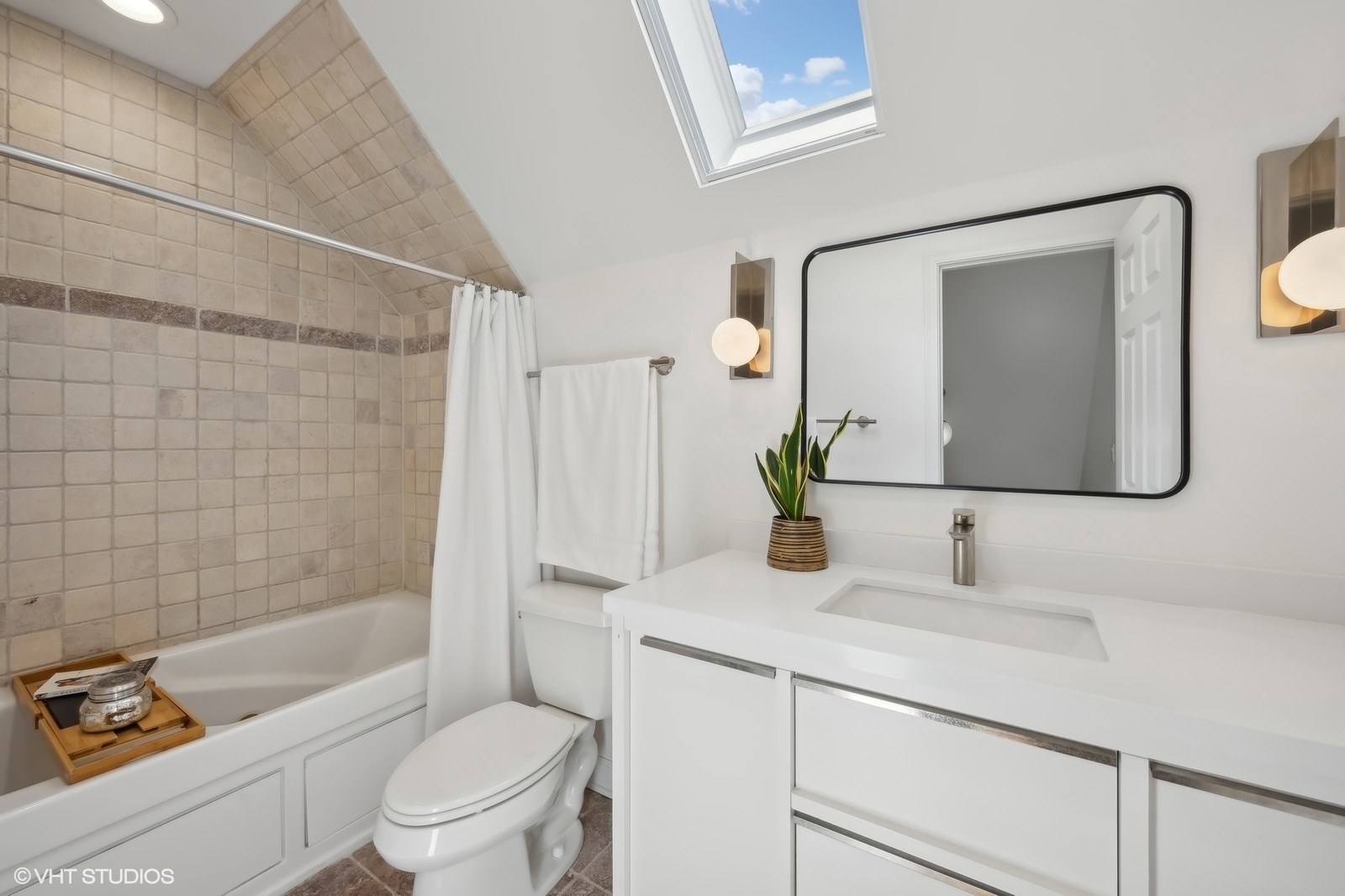 1712 N Wood Street Unit: 3E