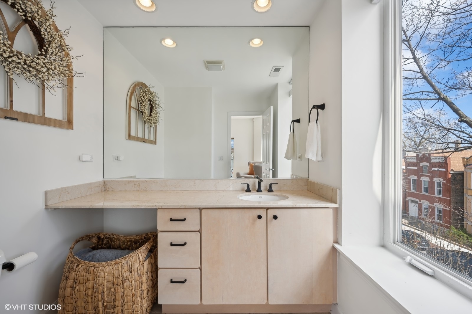 1712 N Wood Street Unit: 3E