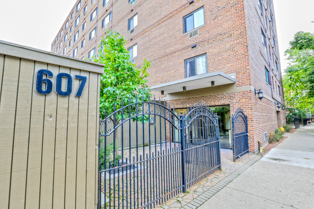 607 W Wrightwood Avenue Unit: 513