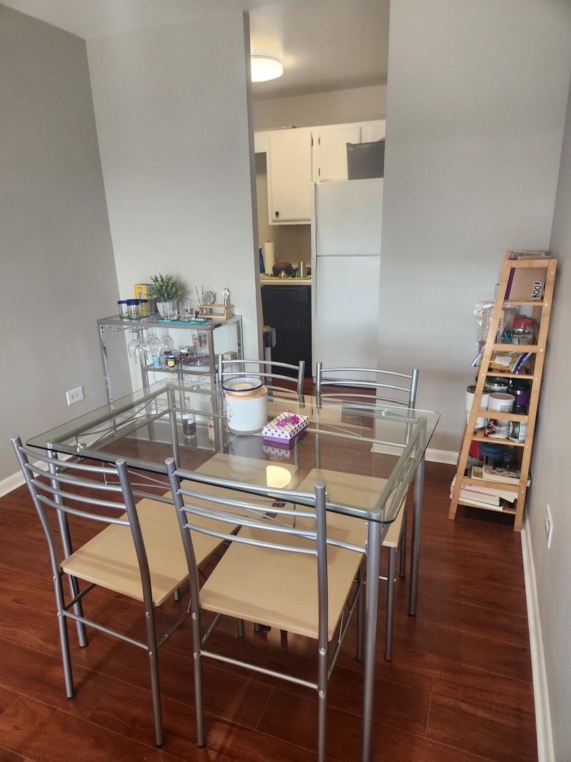 607 W Wrightwood Avenue Unit: 513