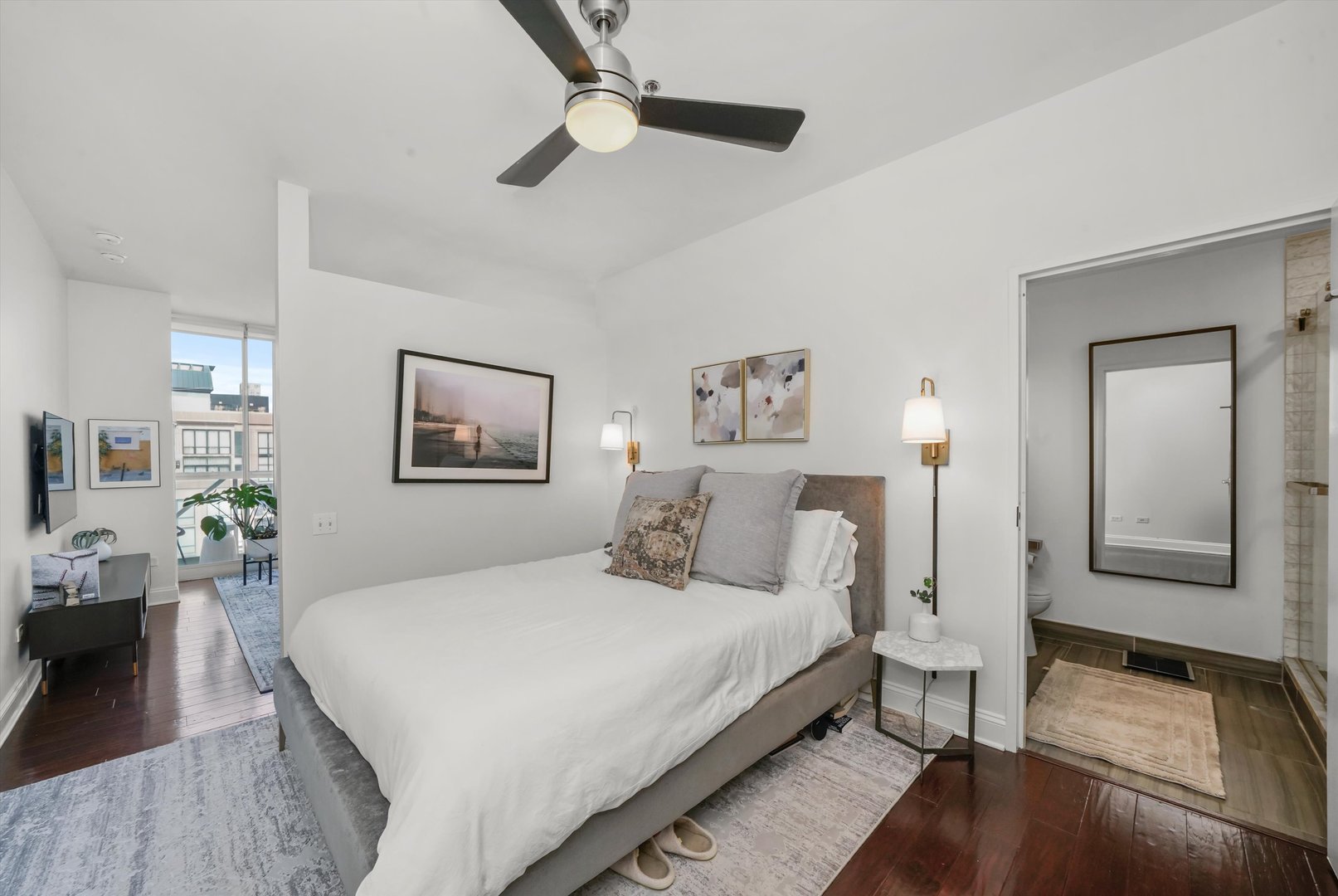 653 N Kingsbury Street Unit: 2106