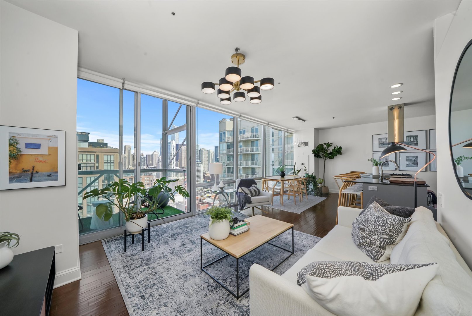 653 N Kingsbury Street Unit: 2106
