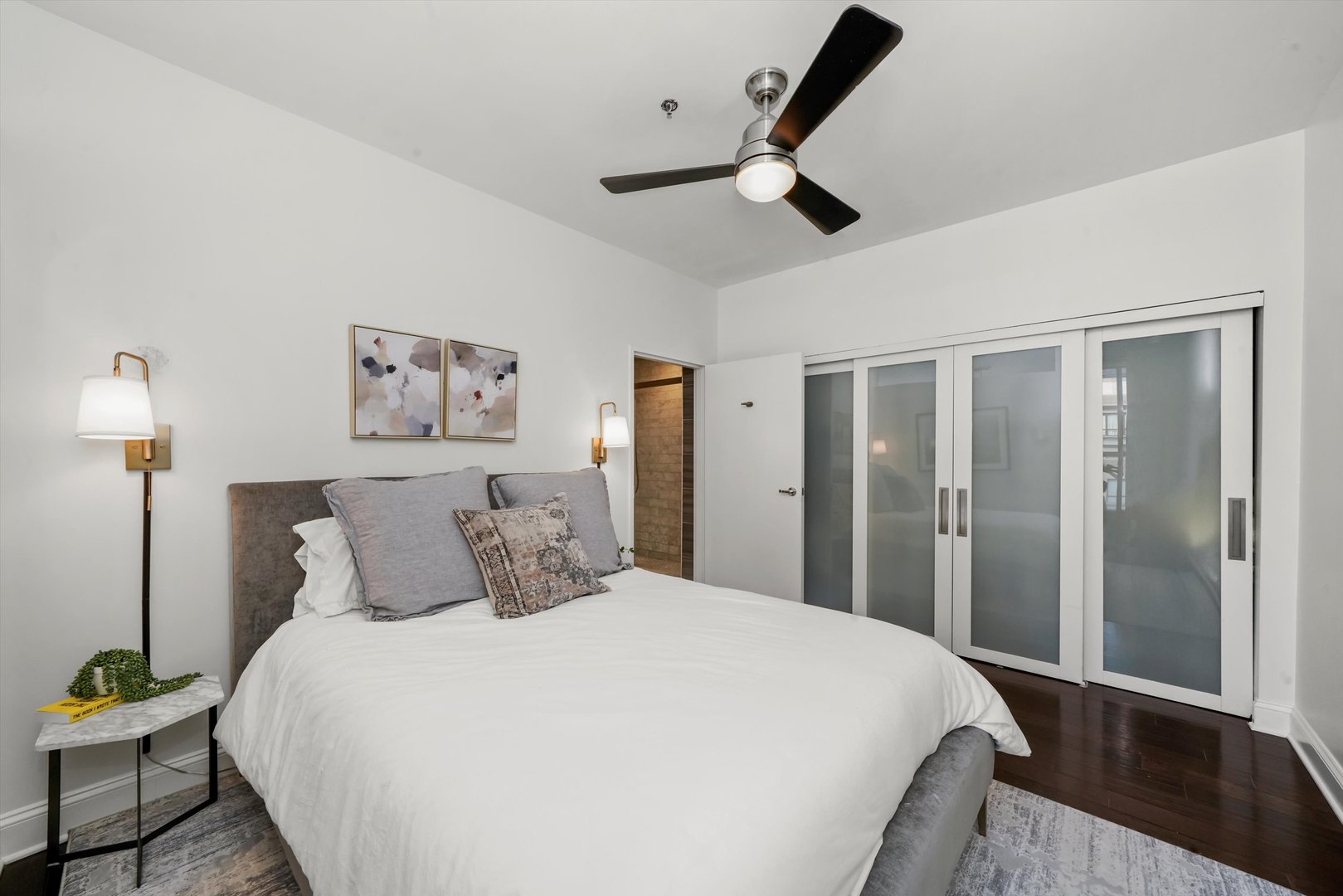 653 N Kingsbury Street Unit: 2106