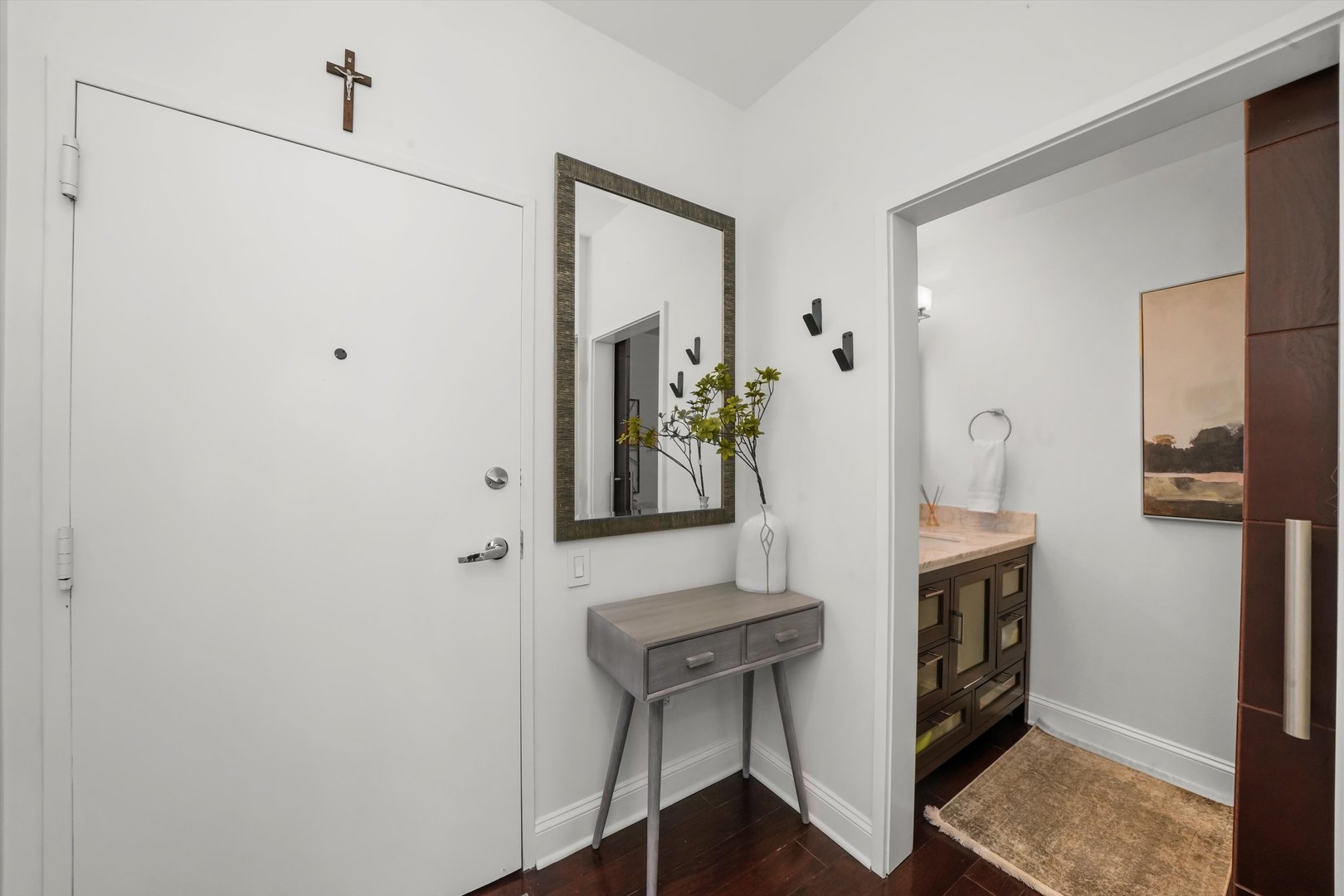 653 N Kingsbury Street Unit: 2106