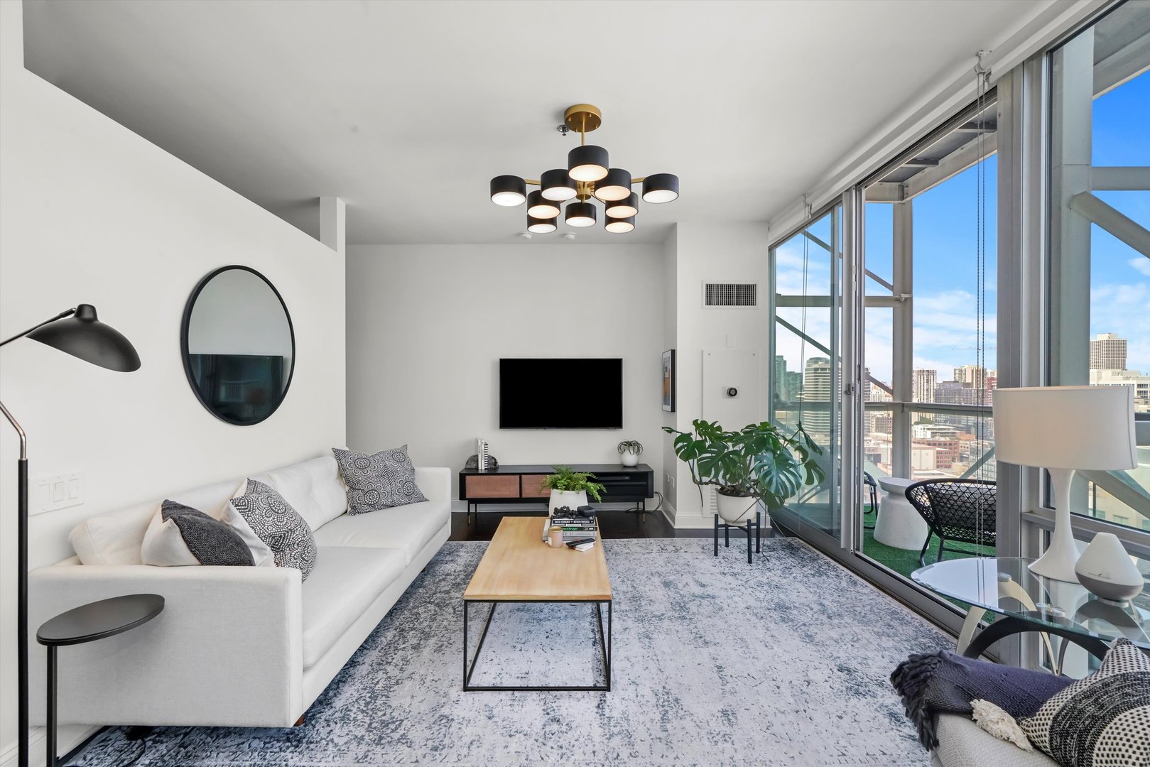 653 N Kingsbury Street Unit: 2106