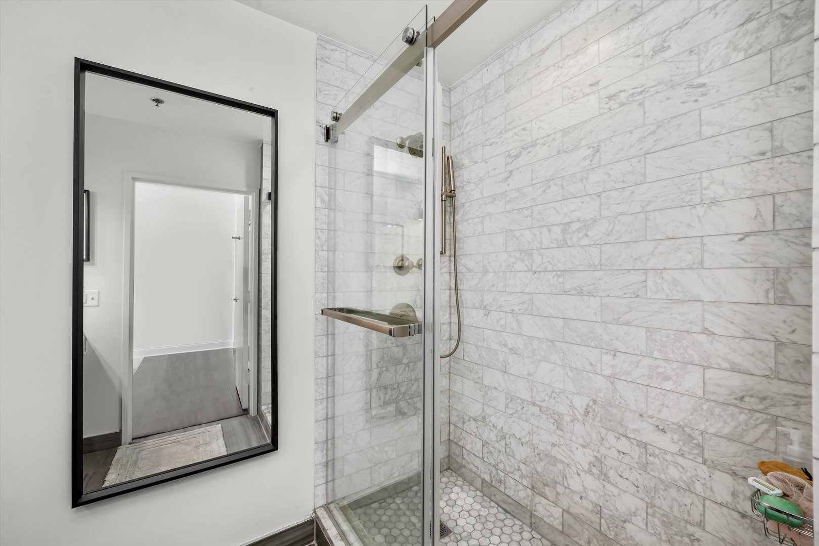653 N Kingsbury Street Unit: 2106