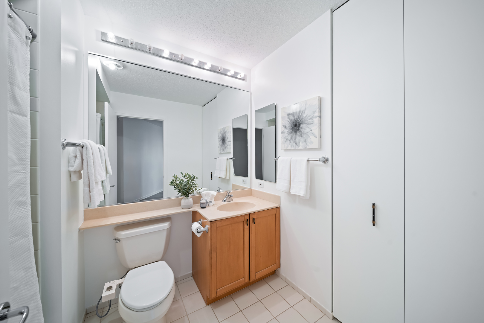 400 N LASALLE Street Unit: 1601