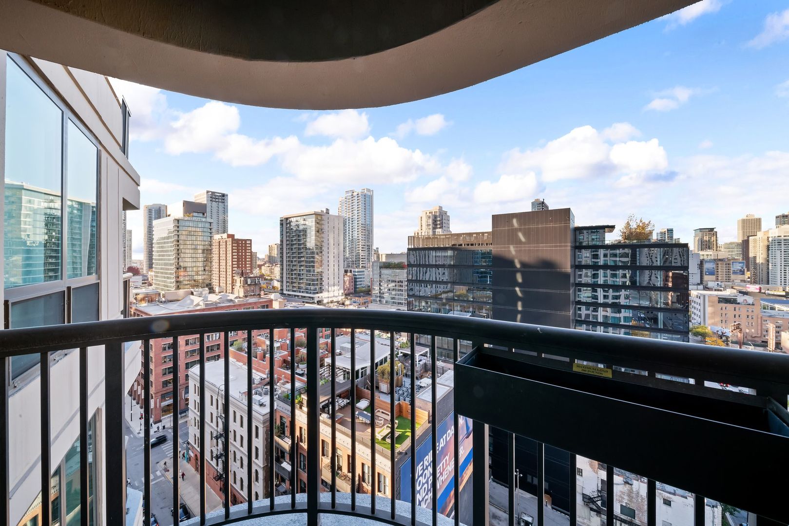 400 N LASALLE Street Unit: 1601