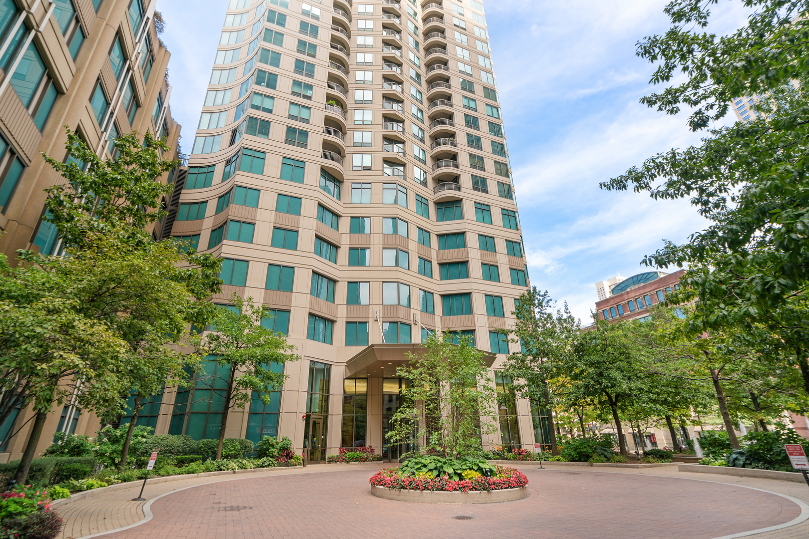400 N LASALLE Street Unit: 1601